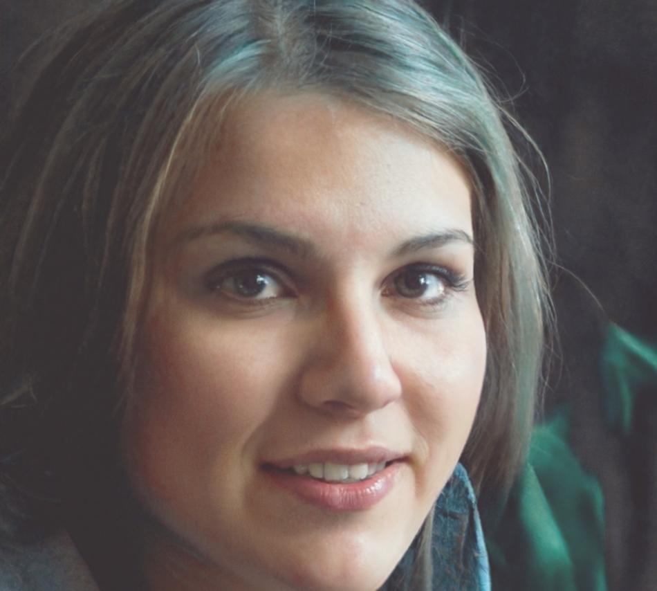 Esperanza Linares, Directora de Análisis Financiero